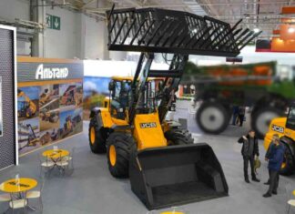 Британці представили новий навантажувач для російських аграріїв