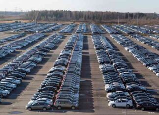 Мінпромторг рф передумав: дефіцит автомобілів в 2022 році збережеться
