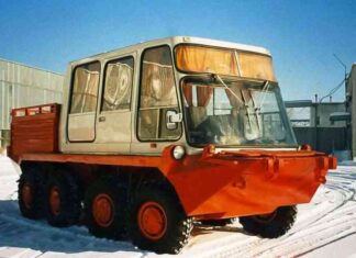 Загадка: навіщо автобус поставили на шасі бтр?