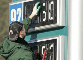 Українські азс змінили ціни на бензин та дизель: скільки зараз коштує заправити авто