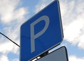 450 рублів на годину: росіяни відмовляються від особистих авто через вартість парковки