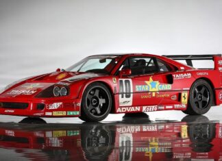 Подивіться на дорожній ferrari f40, перероблений в гоночний і назад. Його продають в японії