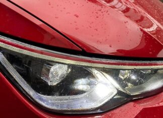 Чому в протитуманках стоять тріскаються скла, а не пластик