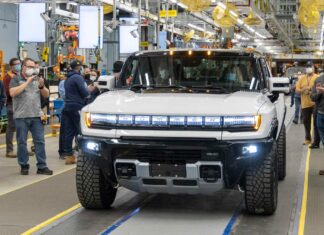 Перша партія пікапів gmc hummer відправлена замовникам