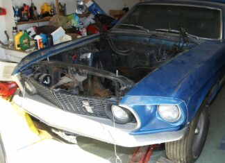 Подивіться на 53-річний ford mustang mach 1 для дрега, який півстоліття простояв у гаражі