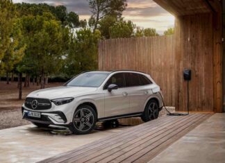 Mercedes-Benz GLC350e 2025: Гибридный Элегантный Тандем Силы и Энергоэффективности