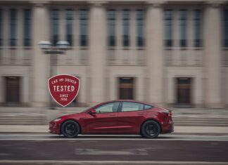 Tesla Model 3 2024: Электронный Хищник, Разгоняющийся как Молния
В мире стремительной э