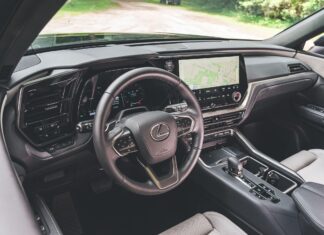 Интерьер Lexus TX550h+: Роскошь с нюансами