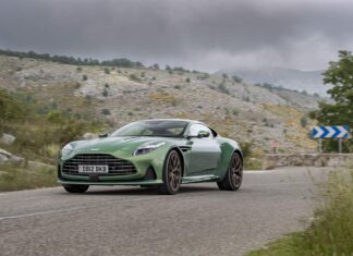 Aston Martin DB12 2025: Гранд-турёр, где сила встречается с изяществом
