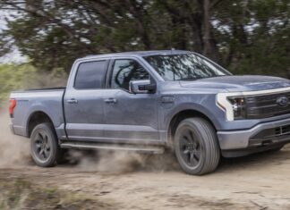 Ford F-150 Lightning: Электрический Гигант, Готовый к Работе