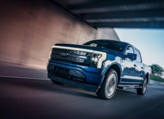 Электрический Титан на Рестайлинге: Ford Временно Приостанавливает Линию F-150 Lightning