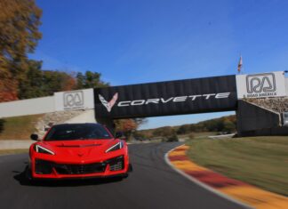 Корвет ZR1: Король треку пробуджує Легенду