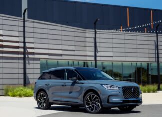 Lincoln Corsair Grand Touring Hybrid 2023: елегантний гібрид для міських авантюристів