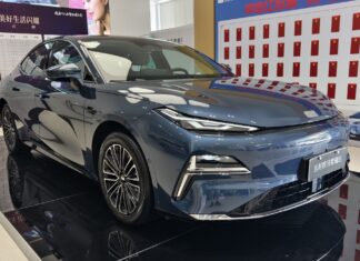 Sunday China Drive / Geely Galaxy Starshine 8 PHEV: знайомий зовнішній вигляд E8 поєднується з економічністю гібрида і збільшеним запасом ходу