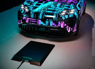 Porsche Cayenne Electric отримує радикальну технологію бездротової зарядки