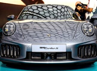 Новий Гібрид 911 Turbo S Доводить, Що Вам Не Потрібно Зменшувати Вагу, Щоб Бути Найшвидшим