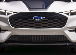 Чоловік використав каналізаційний люк, щоб вкрасти державний Mustang Mach-E