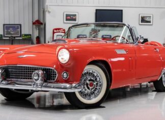 1956 Ford Thunderbird з підключеннями Howard Hughes проданий на аукціоні за 91 000 доларів