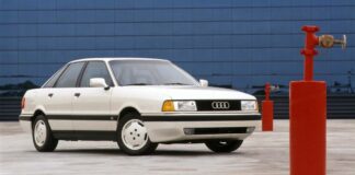 Audi 90: Sofistikovaný sedan pro náročné zákazníky