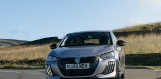 Las cajas de cambios manuales siguen vigentes: los autos asequibles todavía ofrecen palanca de cambios