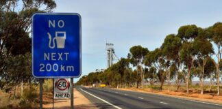 Escassez de combustível em NSW: mais de 100 estações secam à medida que o pânico na compra piora