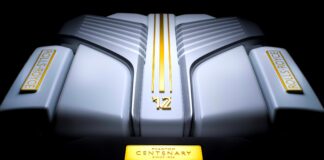 Rolls-Royce dà priorità alla domanda dei clienti e ritarda la transizione completa ai veicoli elettrici