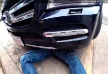 Водій Чудом Врятований З-під Mercedes SUV у Драматичному Інциденті в Массачусетсі