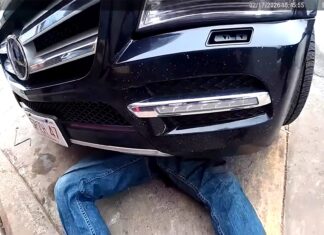 Водій Чудом Врятований З-під Mercedes SUV у Драматичному Інциденті в Массачусетсі