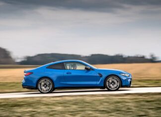 BMW M4 Competition xDrive: Швидкість Суперкара у Практичному Кузові