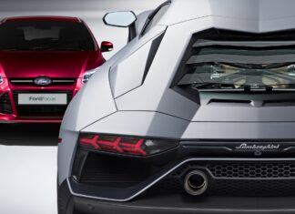 Цей ремонт Lamborghini починався з 1200 доларів, поки механік не знайшов у ньому деталь Ford за 40 доларів