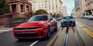 2026 Dodge Charger Scat Pack i Ford Mustang GT: Pierwsze spojrzenie