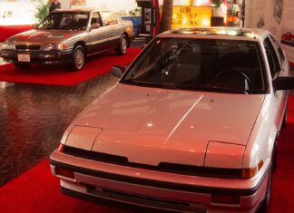 Ностальгія проти реальності: Acura святкує ретро минуле на тлі скорочення модельного ряду