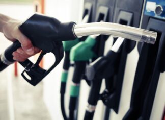 Зростання цін на пальне сповільнюється на тлі стабілізації напруженості на Близькому Сході, але панічні покупки коштували водіям £307 млн.