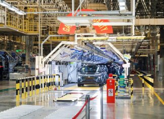 Знайомтесь, Алекс: автомобільний журналіст, експерт з класики та тест-драйвів