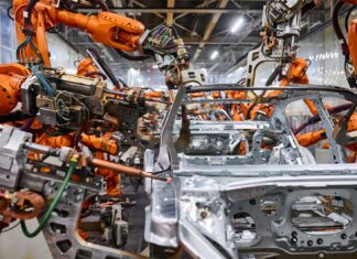 Модернізація заводу BMW за 650 мільйонів євро: штучний інтелект та 2000 роботів змінюють виробництво