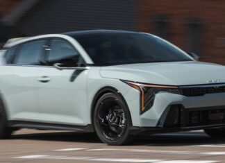 Огляд Kia K4: Стильна універсальність у сегменті, що скорочується