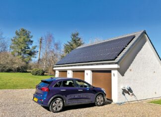 Перетворення будинку на міні-електростанцію: тестування синергії сонячної енергії та зарядки електромобілів