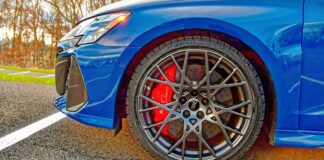 Искусство «слипера»: почему Audi RS3 2026 года — это мастер-класс по скрытой скорости