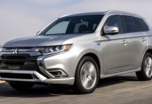 Mitsubishi розширює кампанію відкликання з упорів кришки багажника Outlander: порушено більше 100 000 автомобілів