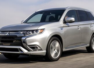 Mitsubishi розширює кампанію відкликання з упорів кришки багажника Outlander: порушено більше 100 000 автомобілів