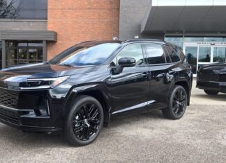 Оновлення Toyota RAV4: Технологічний ривок позашляховика, що продається в Америці.