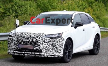 Lexus RX після оновлення: значні зміни всередині, скромні зовні