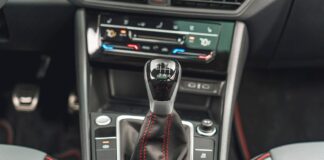 Os manuais da VW estão mortos na América. Adeus 2027.