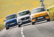 Srovnání vozů Kia Sportage, Volvo XC40 a VW T-Roc pro rodinné použití