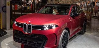De BMW V8 gaat nergens heen. Gewoon wachten op zijn beurt.