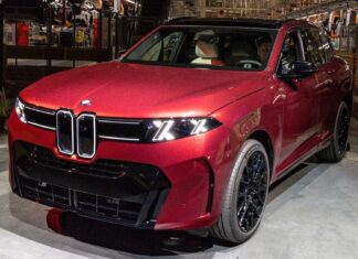 BMW V8 не йде на спокій. Просто вичікує свій хід