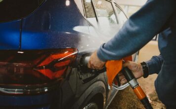 Посібник зі ставок HMRC на пробіг: Бензин, дизель, гібрид та електромобілі в 2024 році