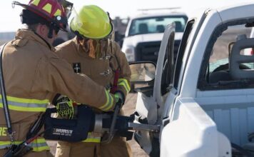 How Jaws of Life hydraulic rescue tools work